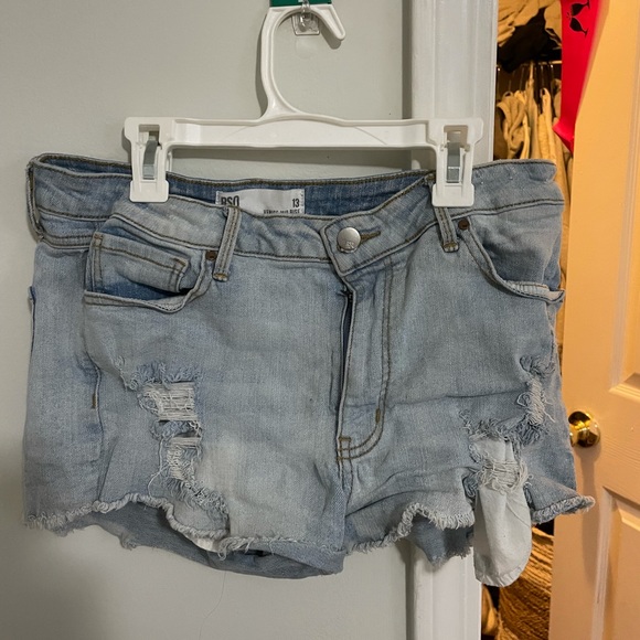 Mid Rise Jean shorts - Picture 1 of 3